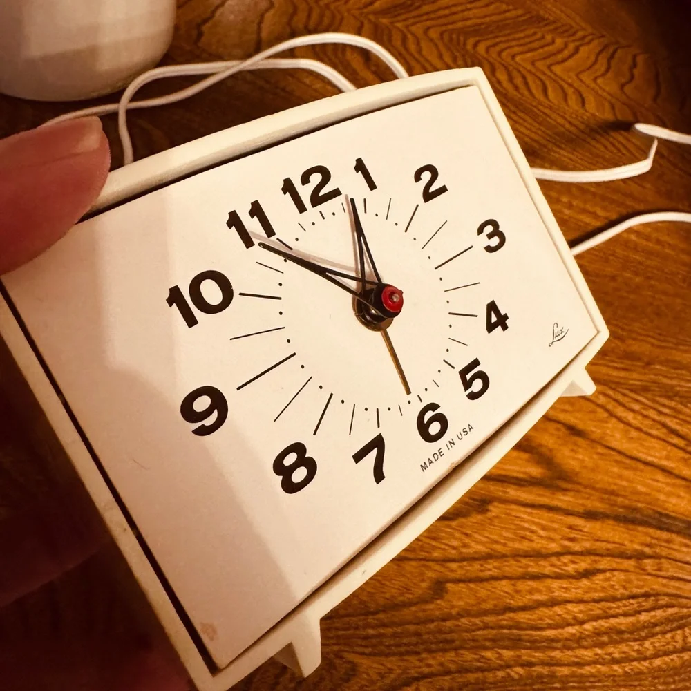 VTG Lux Classic White Retro Clock for parts, decor or diy upcycle project
